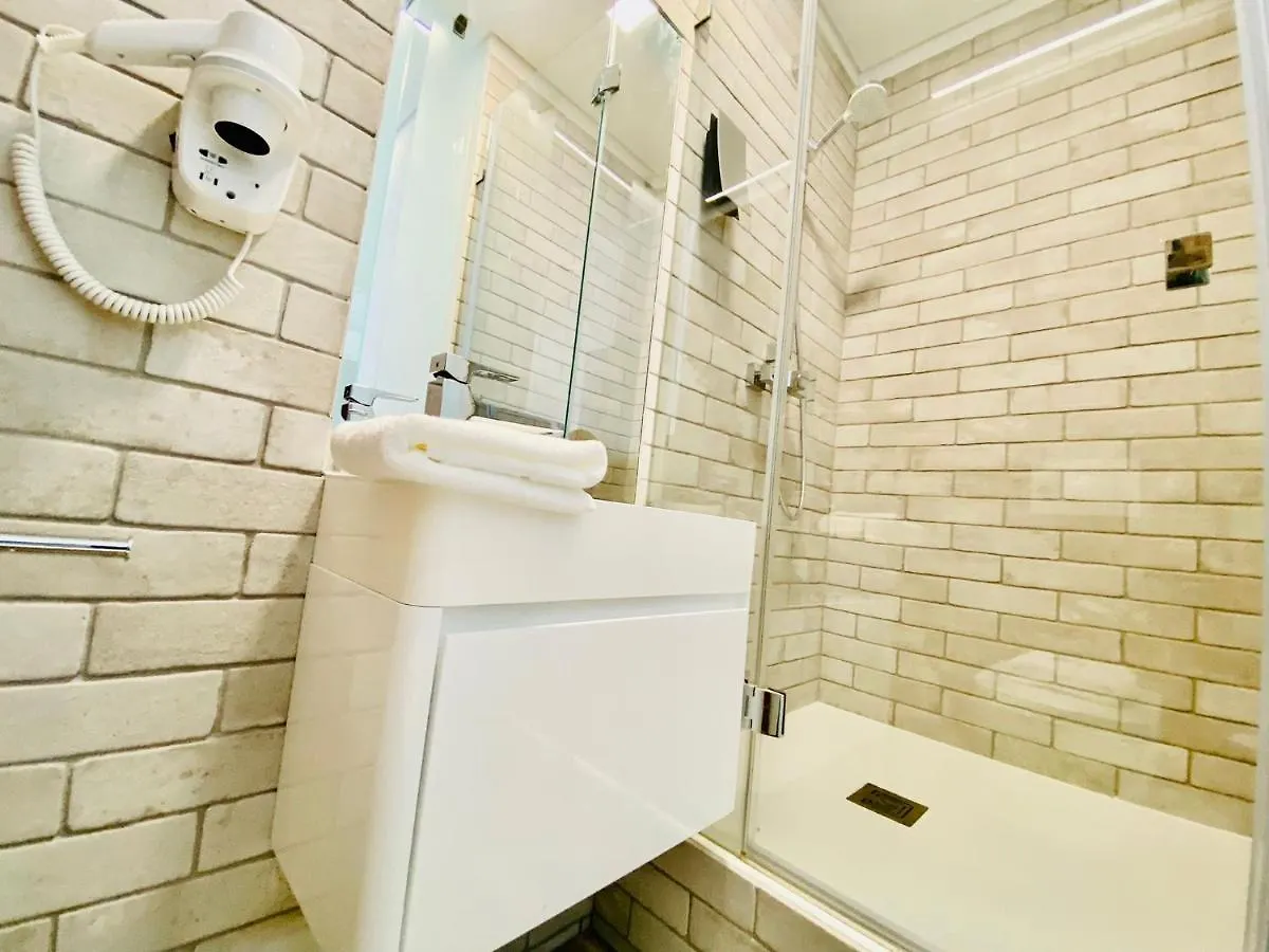 Gloria 10 Deluxe Bed & Breakfast Lisbon